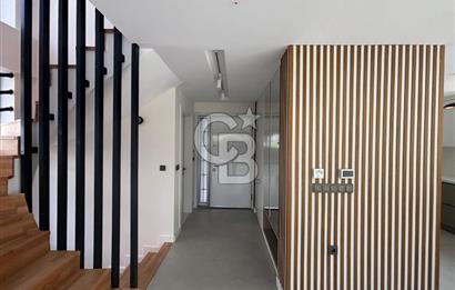 Urla Çeşmealtı Bölgesinde Satılık Yüzme Havuzlu Lüks Villa