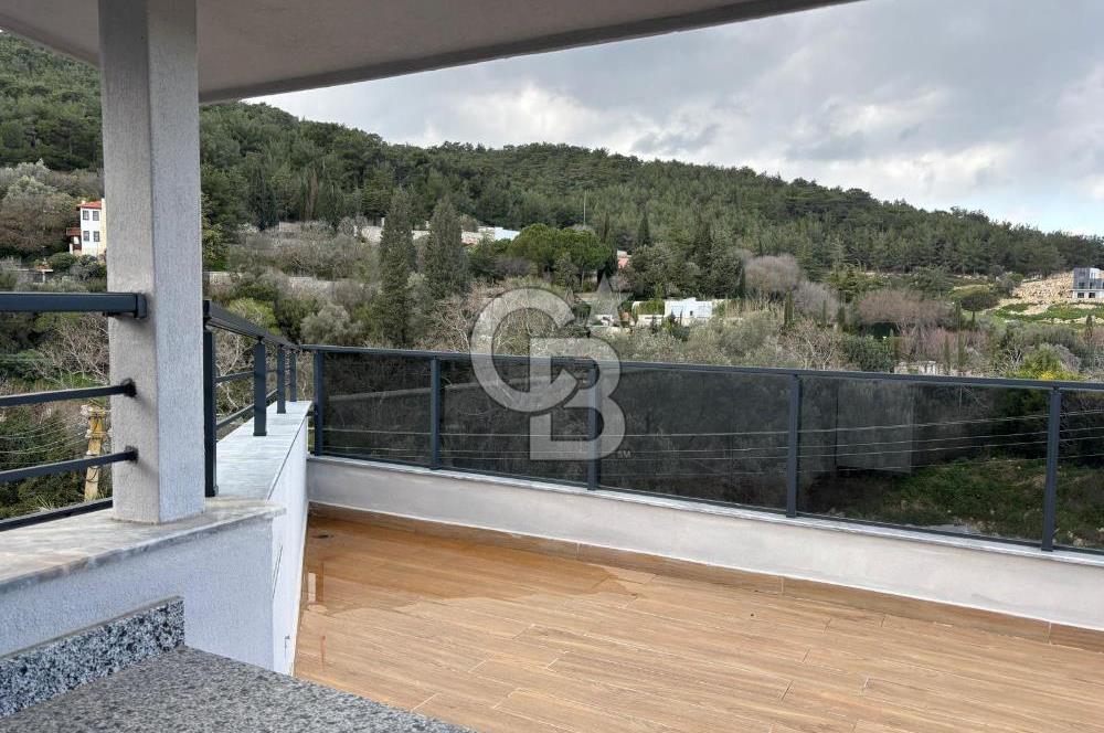 Urla Çeşmealtı Bölgesinde Satılık Yüzme Havuzlu Lüks Villa