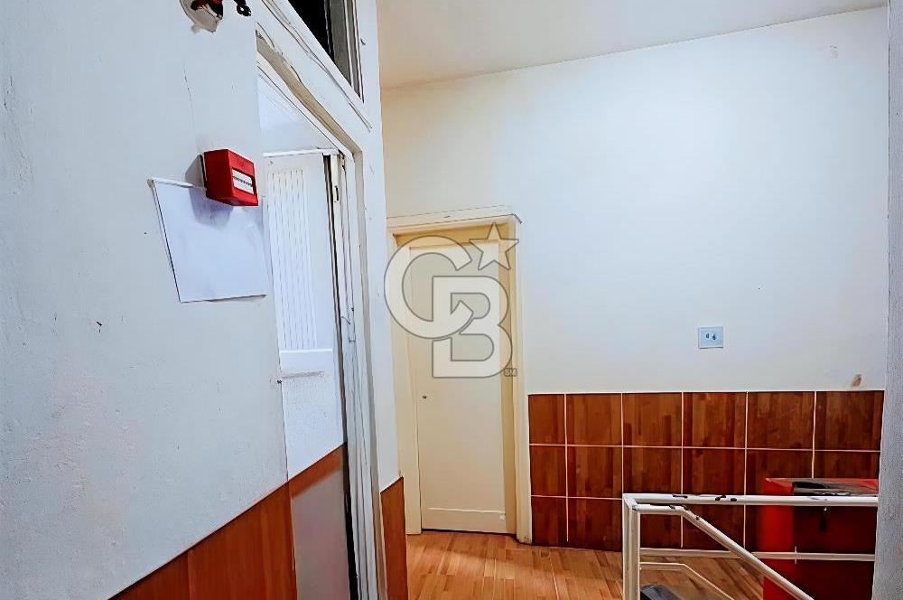 KONAK BASMANE TARİHİ OTELLER SOKAĞINDA SATILIK OTEL