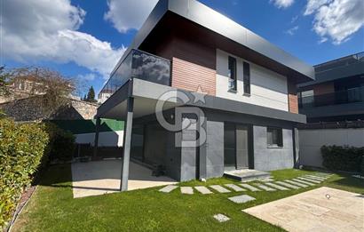 Urla Çeşmealtı Bölgesinde Satılık Yüzme Havuzlu Lüks Villa