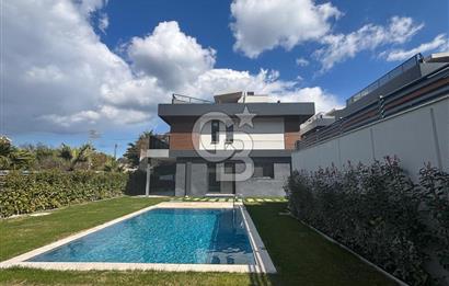 Urla Çeşmealtı Bölgesinde Satılık Yüzme Havuzlu Lüks Villa