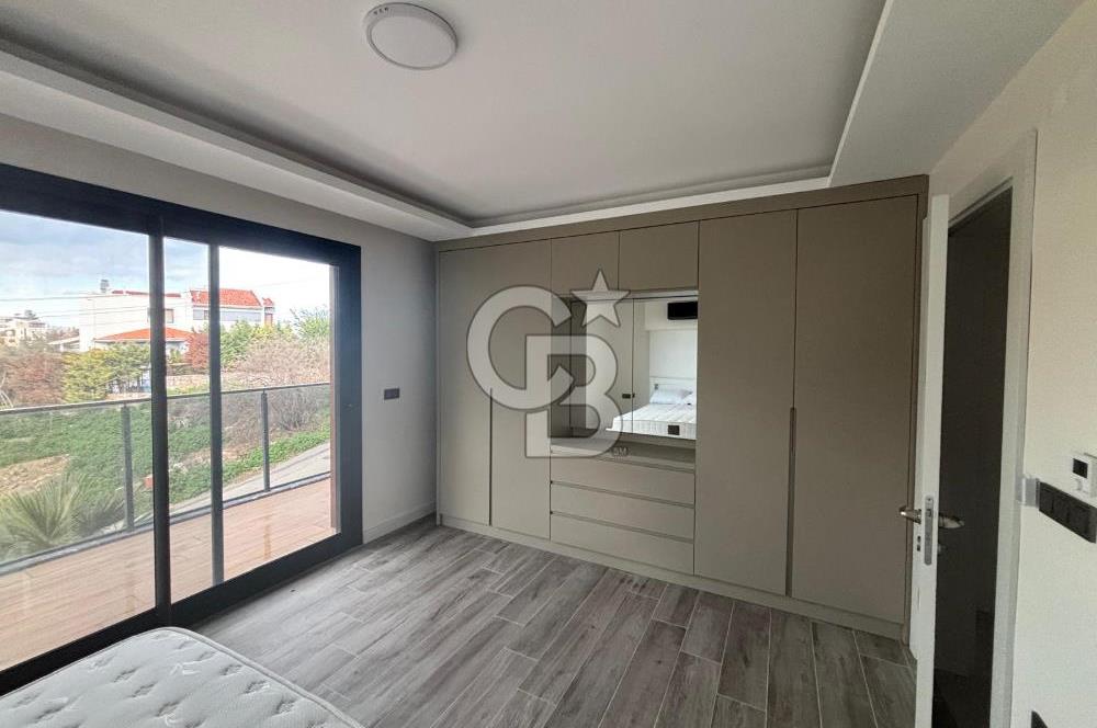 Urla Çeşmealtı Bölgesinde Satılık Yüzme Havuzlu Lüks Villa