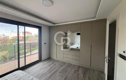 Urla Çeşmealtı Bölgesinde Satılık Yüzme Havuzlu Lüks Villa