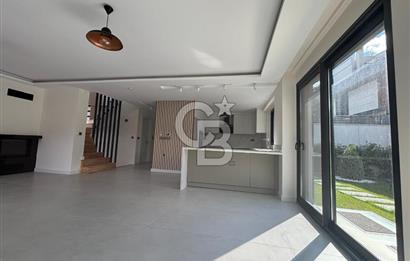 Urla Çeşmealtı Bölgesinde Satılık Yüzme Havuzlu Lüks Villa