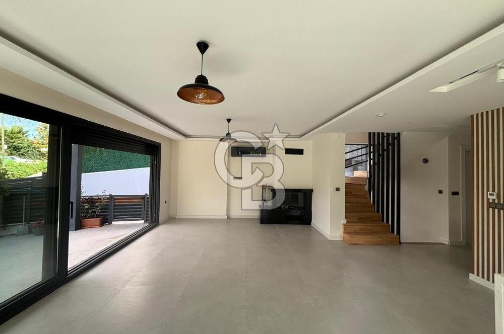 Urla Çeşmealtı Bölgesinde Satılık Yüzme Havuzlu Lüks Villa