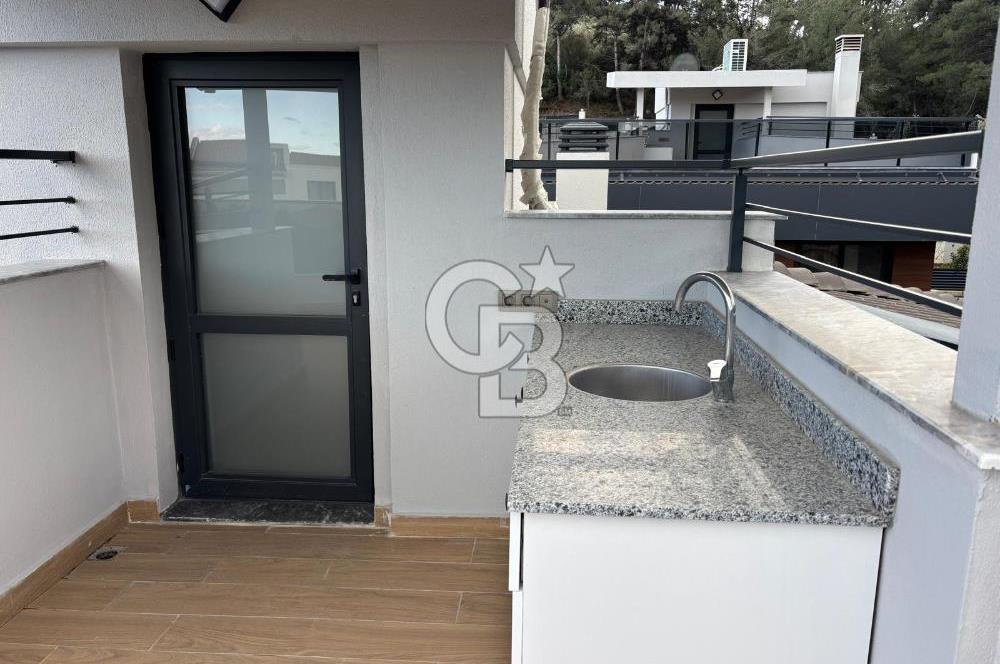 Urla Çeşmealtı Bölgesinde Satılık Yüzme Havuzlu Lüks Villa