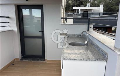 Urla Çeşmealtı Bölgesinde Satılık Yüzme Havuzlu Lüks Villa