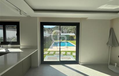 Urla Çeşmealtı Bölgesinde Satılık Yüzme Havuzlu Lüks Villa