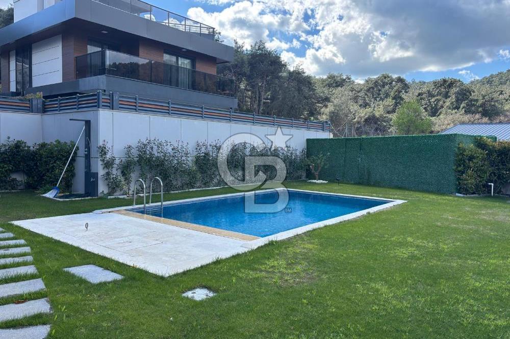 Urla Çeşmealtı Bölgesinde Satılık Yüzme Havuzlu Lüks Villa