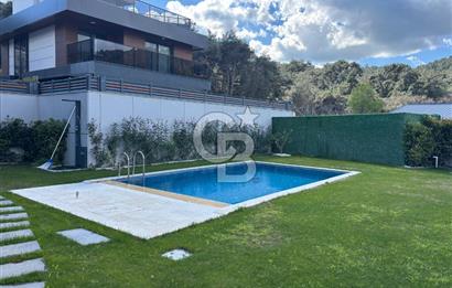 Urla Çeşmealtı Bölgesinde Satılık Yüzme Havuzlu Lüks Villa