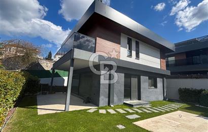 Urla Çeşmealtı Bölgesinde Satılık Yüzme Havuzlu Lüks Villa