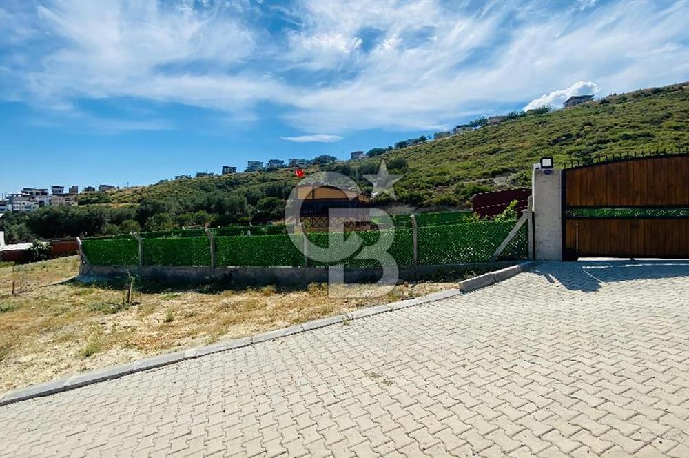 BORNOVA HOMEROS VADİSİNDE GÖLE KOMŞU SATILIK ARSA