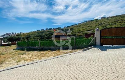 BORNOVA HOMEROS VADİSİNDE GÖLE KOMŞU SATILIK ARSA