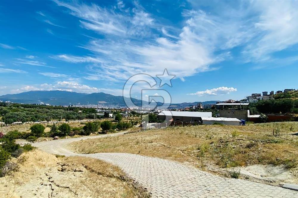 BORNOVA HOMEROS VADİSİNDE GÖLE KOMŞU SATILIK ARSA