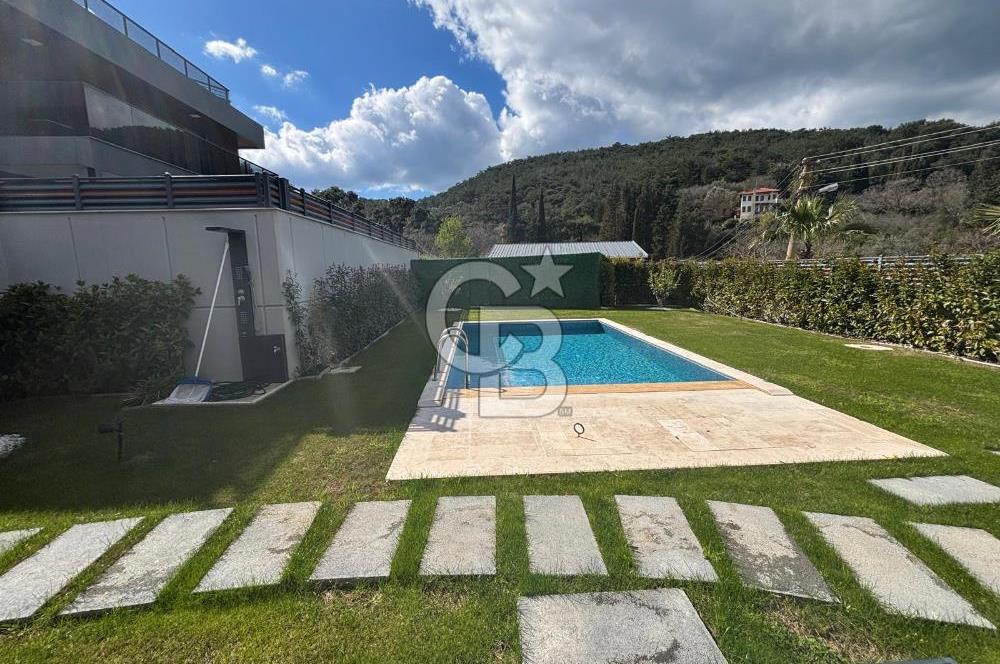 Urla Çeşmealtı Bölgesinde Satılık Yüzme Havuzlu Lüks Villa