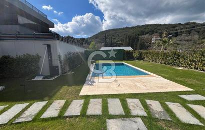 Urla Çeşmealtı Bölgesinde Satılık Yüzme Havuzlu Lüks Villa