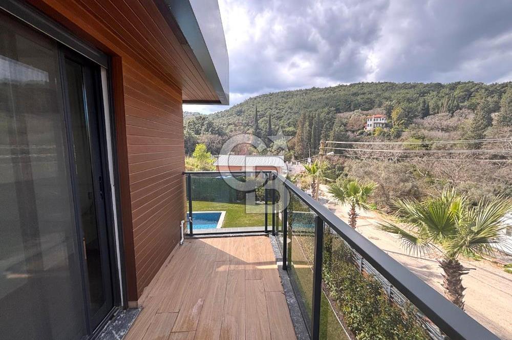 Urla Çeşmealtı Bölgesinde Satılık Yüzme Havuzlu Lüks Villa
