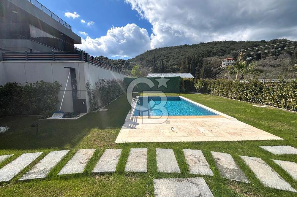 Urla Çeşmealtı Bölgesinde Satılık Yüzme Havuzlu Lüks Villa
