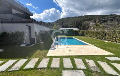 Urla Çeşmealtı Bölgesinde Satılık Yüzme Havuzlu Lüks Villa