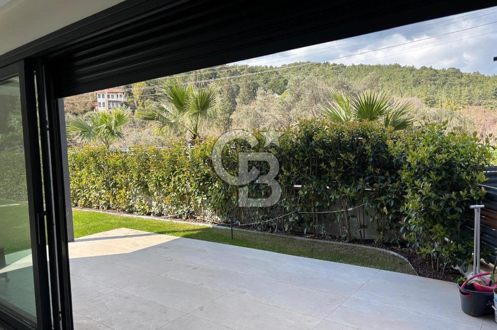 Urla Çeşmealtı Bölgesinde Satılık Yüzme Havuzlu Lüks Villa