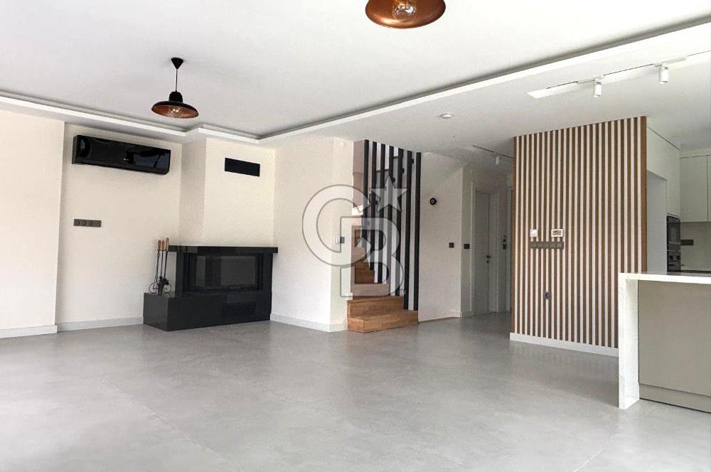 Urla Çeşmealtı Bölgesinde Satılık Yüzme Havuzlu Lüks Villa