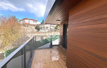 Urla Çeşmealtı Bölgesinde Satılık Yüzme Havuzlu Lüks Villa