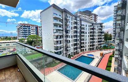 Parkyaşam Bornova Sitesi'nde 3+1 Havuz Cepheli Satılık Daire