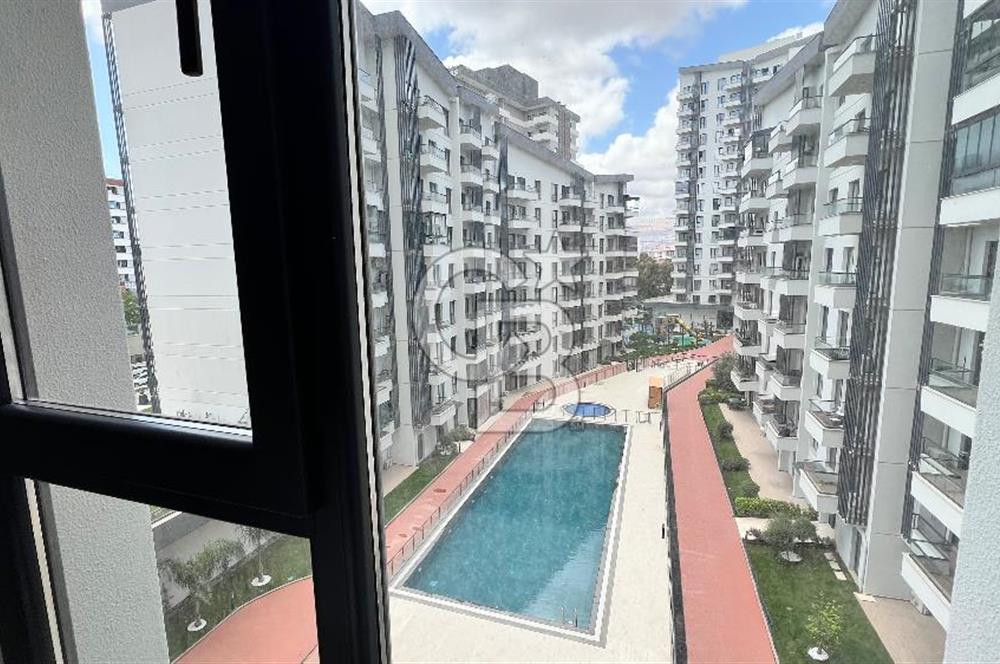 Parkyaşam Bornova Sitesi'nde 3+1 Havuz Cepheli Satılık Daire