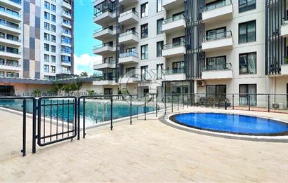 Parkyaşam Bornova Sitesi'nde 3+1 Havuz Cepheli Satılık Daire