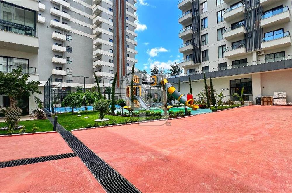 Parkyaşam Bornova Sitesi'nde 3+1 Havuz Cepheli Satılık Daire