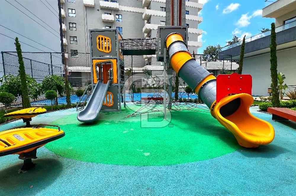 Parkyaşam Bornova Sitesi'nde 3+1 Havuz Cepheli Satılık Daire