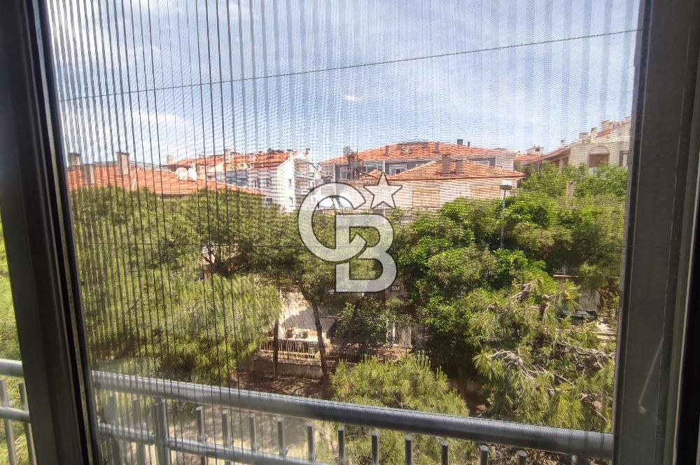 Ayvalık 150 Evler merkezi konumda doğalgazlı satılık 3+1 Daire 