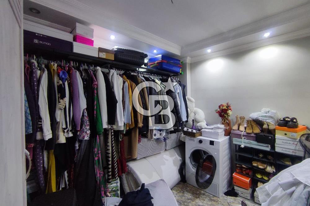 Ayvalık 150 Evler merkezi konumda doğalgazlı satılık 3+1 Daire 