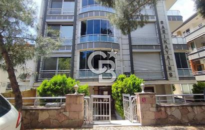 Ayvalık 150 Evler merkezi konumda doğalgazlı satılık 3+1 Daire 