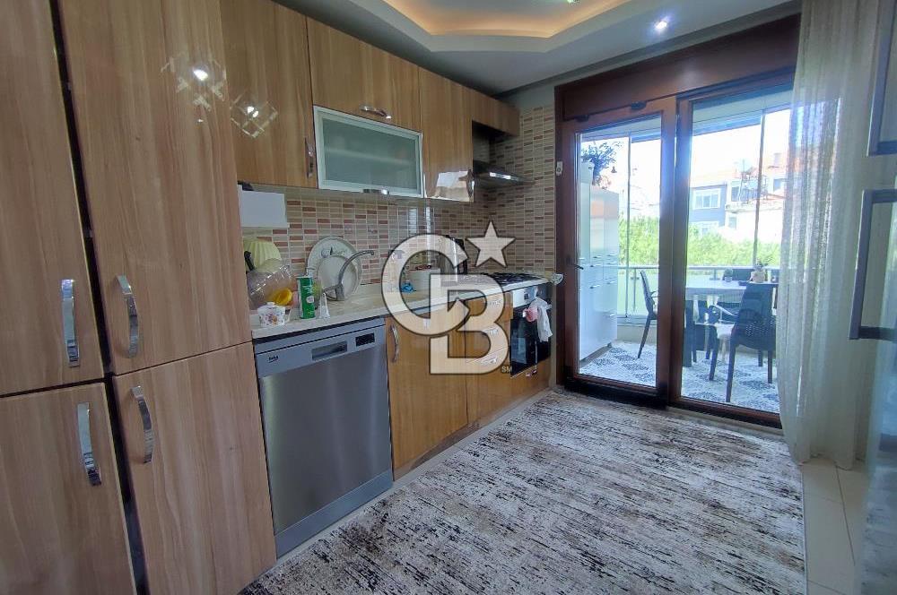 Ayvalık 150 Evler merkezi konumda doğalgazlı satılık 3+1 Daire 