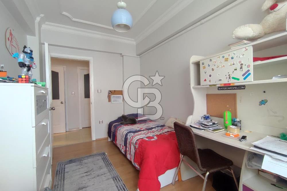 Ayvalık 150 Evler merkezi konumda doğalgazlı kiralık 3+1 daire 