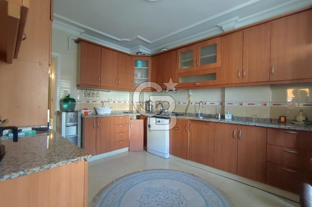 Ayvalık 150 Evler merkezi konumda doğalgazlı kiralık 3+1 daire 
