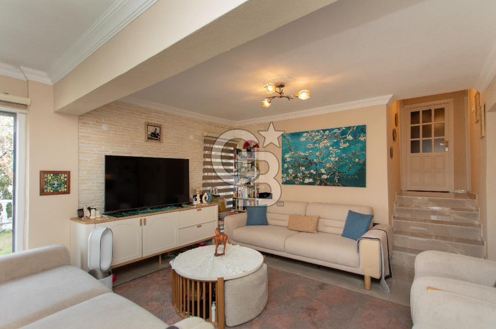 Yenifoça Cumhuriyet Mah. Satılık Deniz Manzaralı 2+1 Daire