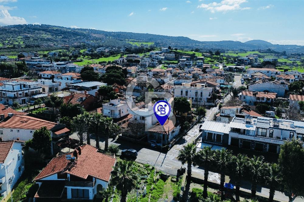 Yenifoça Gencelli'de Satılık Denize Sıfır Müstakil Ev ve Arsası