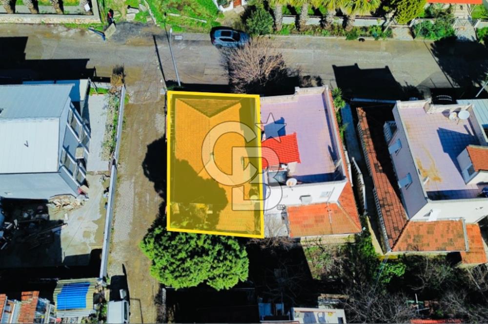 Yenifoça Gencelli'de Satılık Denize Sıfır Müstakil Ev ve Arsası