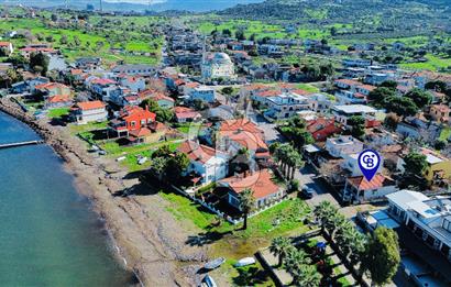 Yenifoça Gencelli'de Satılık Denize Sıfır Müstakil Ev ve Arsası