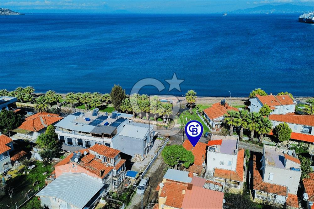 Yenifoça Gencelli'de Satılık Denize Sıfır Müstakil Ev ve Arsası