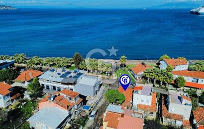 Yenifoça Gencelli'de Satılık Denize Sıfır Müstakil Ev ve Arsası