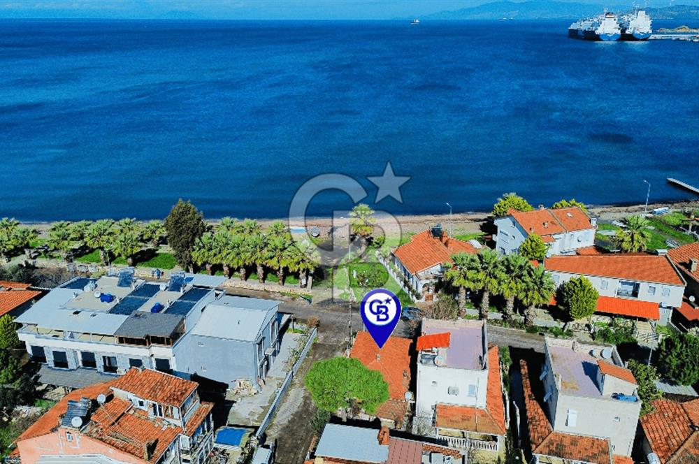 Yenifoça Gencelli'de Satılık Denize Sıfır Müstakil Ev ve Arsası