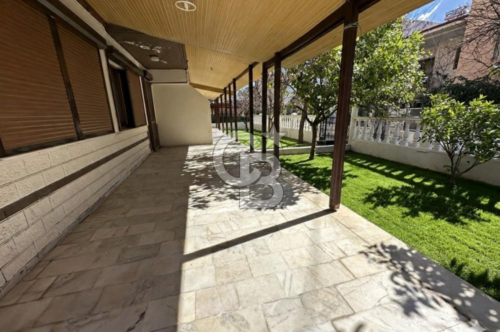 ÜRKMEZ'DE SAHİLE 100 METRE APART KULLANIMINA UYGUN KOMPLE BİNA