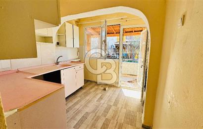 Yenifoça Gencelli'de Satılık Denize Sıfır Müstakil Ev ve Arsası