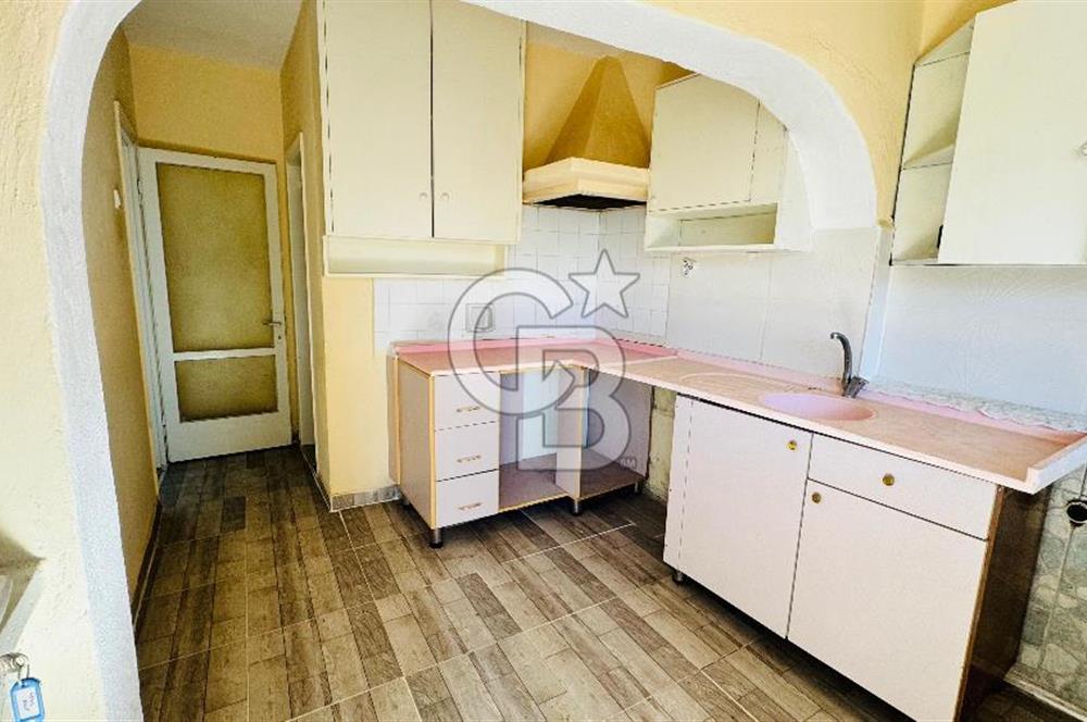 Yenifoça Gencelli'de Satılık Denize Sıfır Müstakil Ev ve Arsası