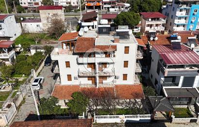 ÜRKMEZ'DE SAHİLE 100 METRE APART KULLANIMINA UYGUN KOMPLE BİNA