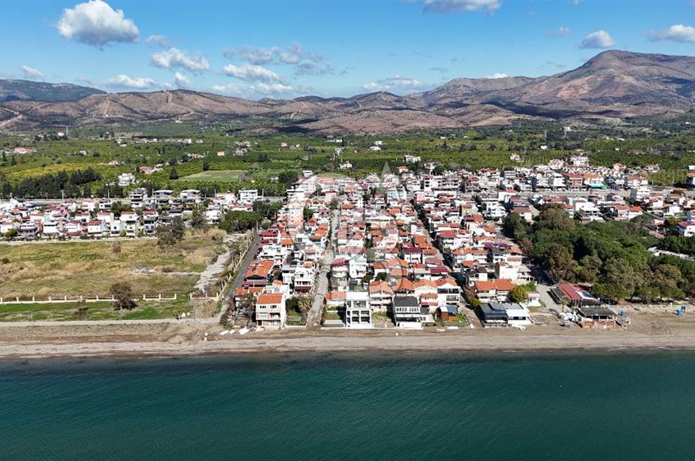 ÜRKMEZ'DE SAHİLE 100 METRE APART KULLANIMINA UYGUN KOMPLE BİNA