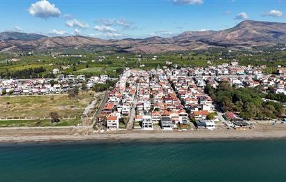 ÜRKMEZ'DE SAHİLE 100 METRE APART KULLANIMINA UYGUN KOMPLE BİNA